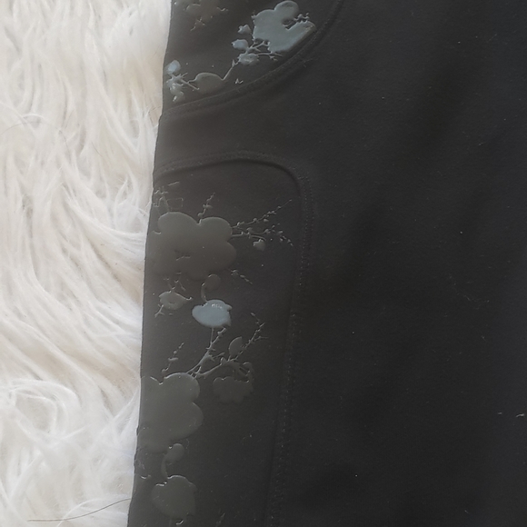 Lululemon 3/4 black legging - Picture 3 of 6